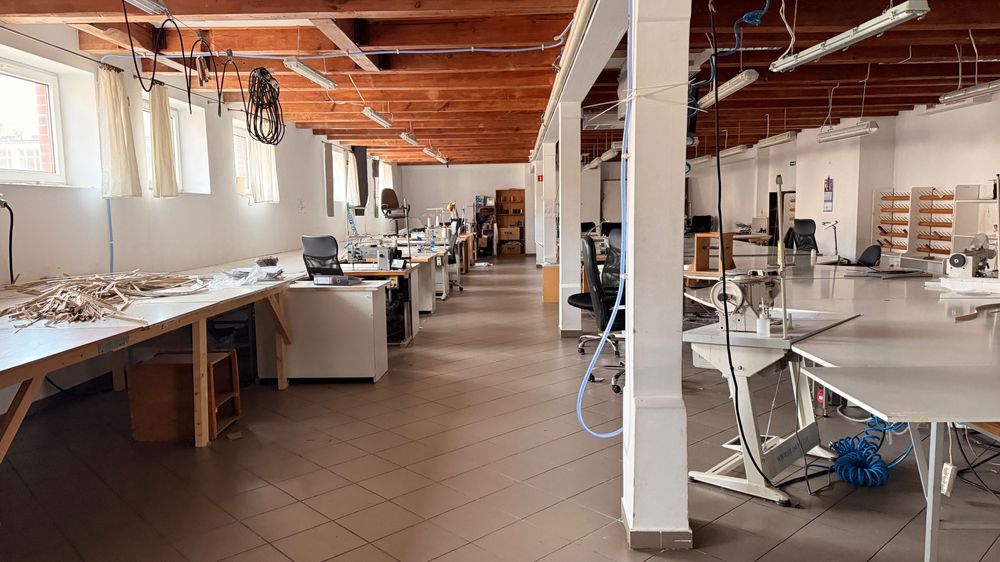 Dom Handlowy w Starym Młynie - Hostel - Hala produkcyjna - Bawialnia