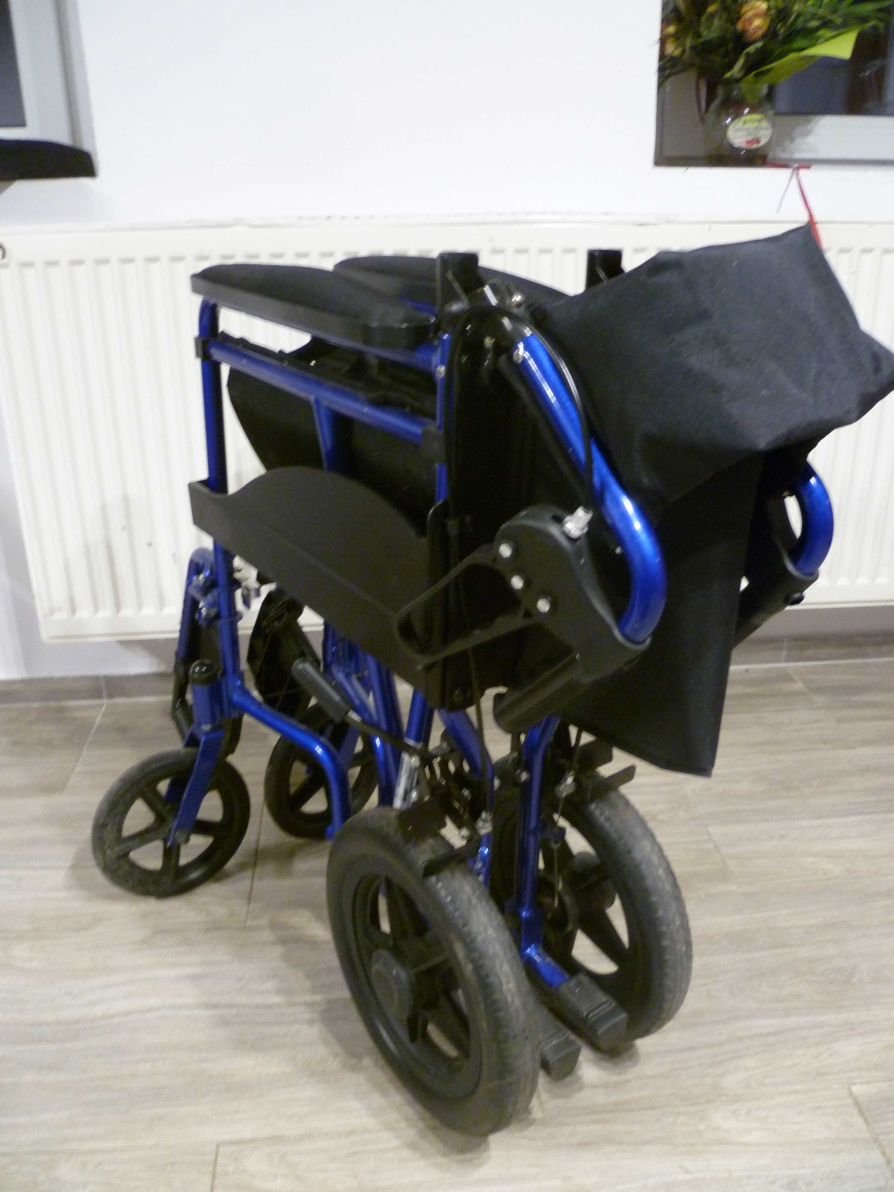 Kompaktowy wózek transportowy inwalidzki Drive 130 kg poducha