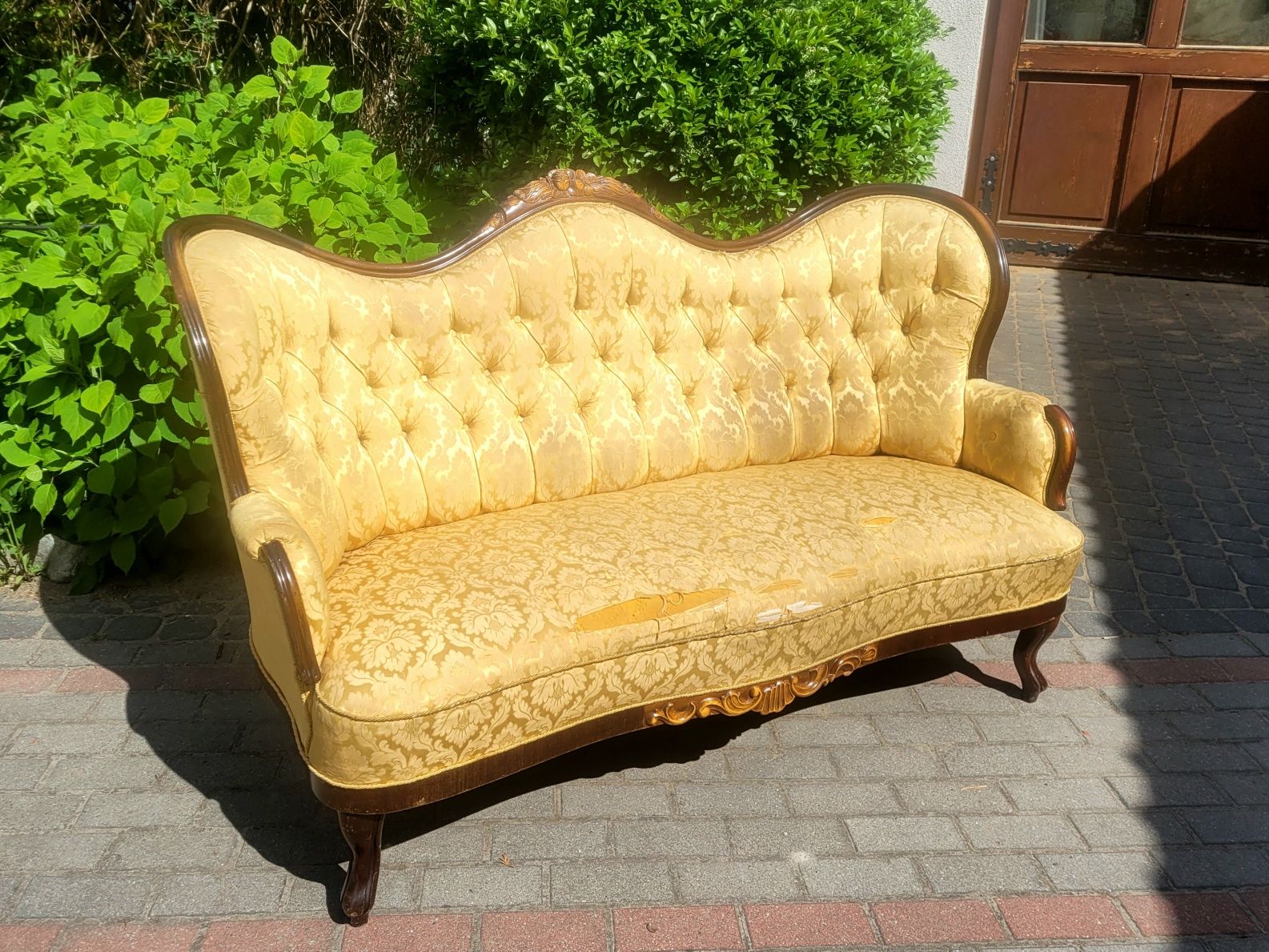Sofa w stylu Ludwika – mebel z duszą