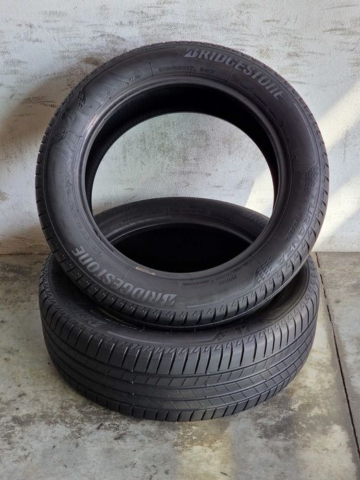 2 Pneus BRIDGESTONE Semi Novos 215/55R17