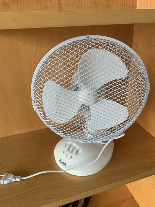 Ventoinha branca . Marca kunft