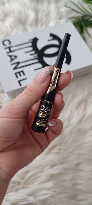 Catrice eyeliner 24h high performance czarny