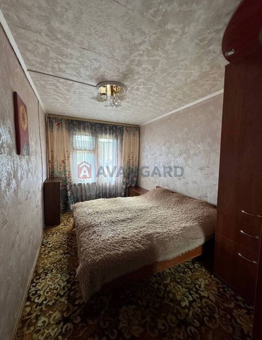 Здається 3-кімнатна ,в низу проспекта Олександра Поля - Шнеєрсона