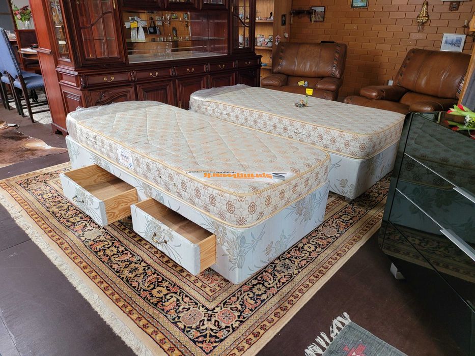 Sommiers de solteiro com colchão - Bom estado geral - Valor unitári