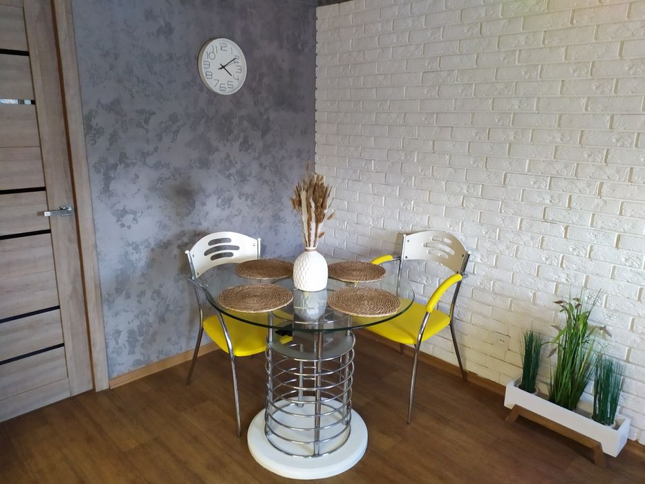 Продам кухонный стол 90 см диаметр