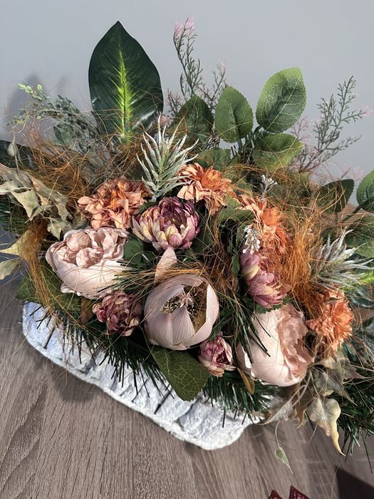 Kompozycja nagrobna w donicy z kory