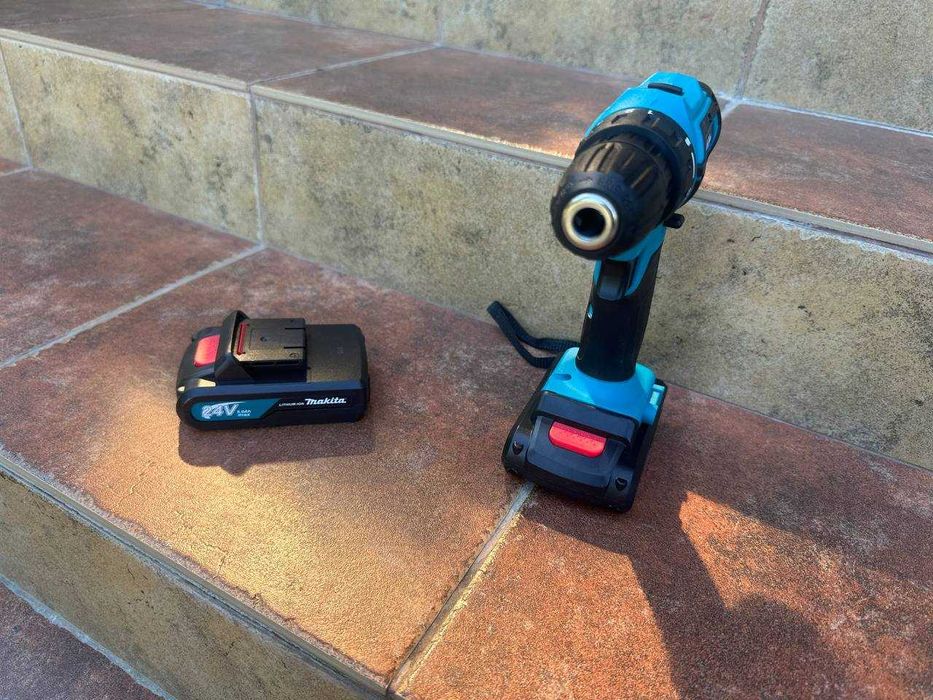 Аккумуляторный шуруповерт Makita 550 24В с DFR патроном с набором