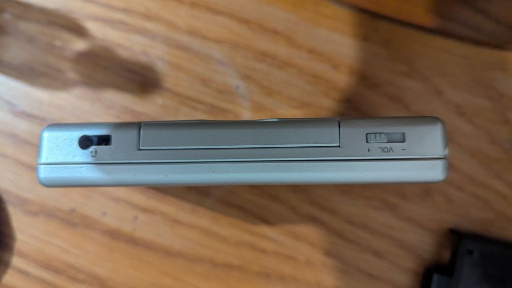 Nintendo DS Lite R4+microsd 16gb + зарядка комплект
