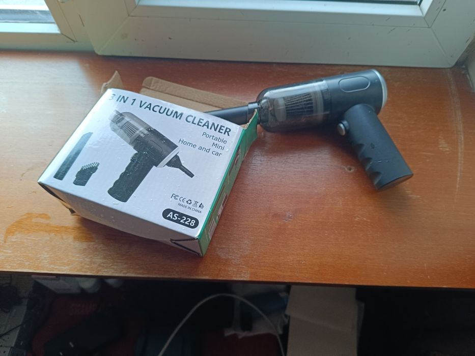 Автомобильный пылесос новый