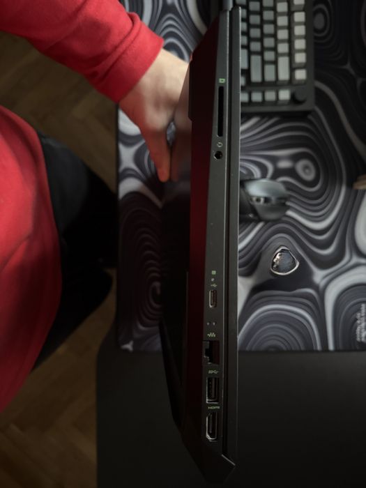 HP Pavilion Gaming 15 Ryzen 7/RTX 3050/144HZ