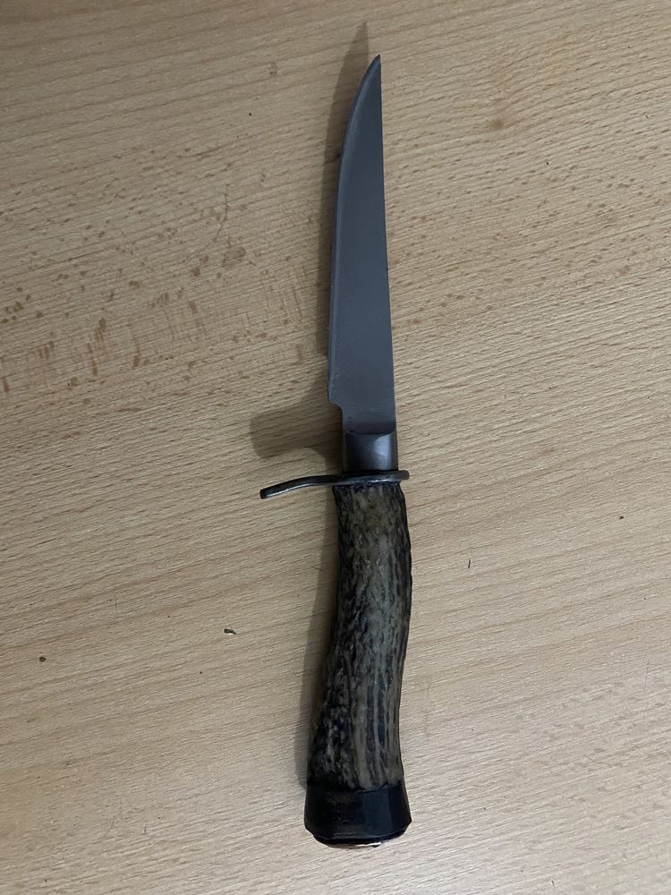 Ręcznie robiony nóż z poroża jelenia
