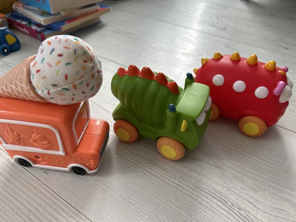 Autko grające i dwa bez dzwieku