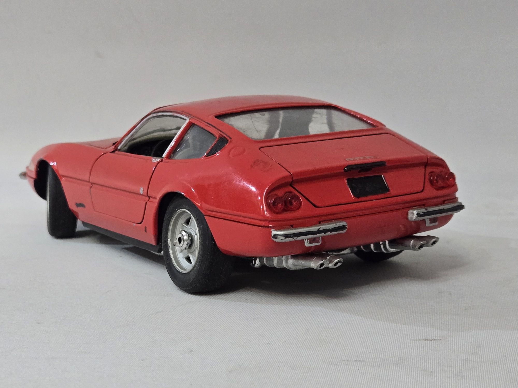 Miniatura Ferrari 365 GTB4 Daytona 1/18