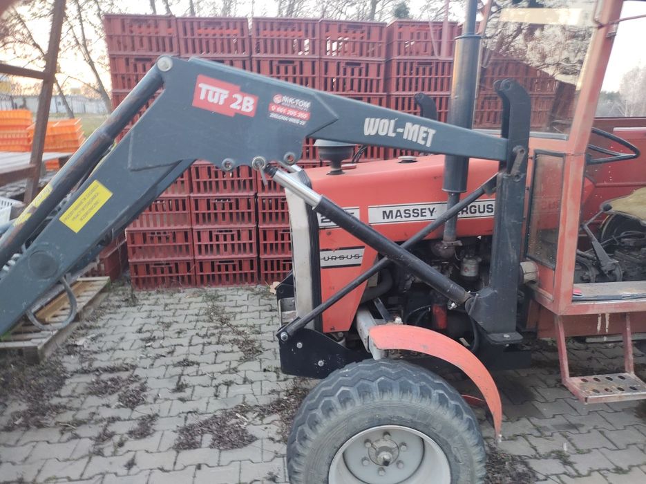 Ciągnik rolniczy MF255 z turem