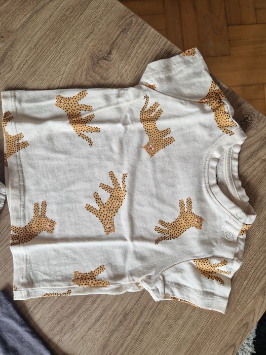 2 bluzeczki z krótkim rękawem  i krótkie spodenki niemowlęce sinsay