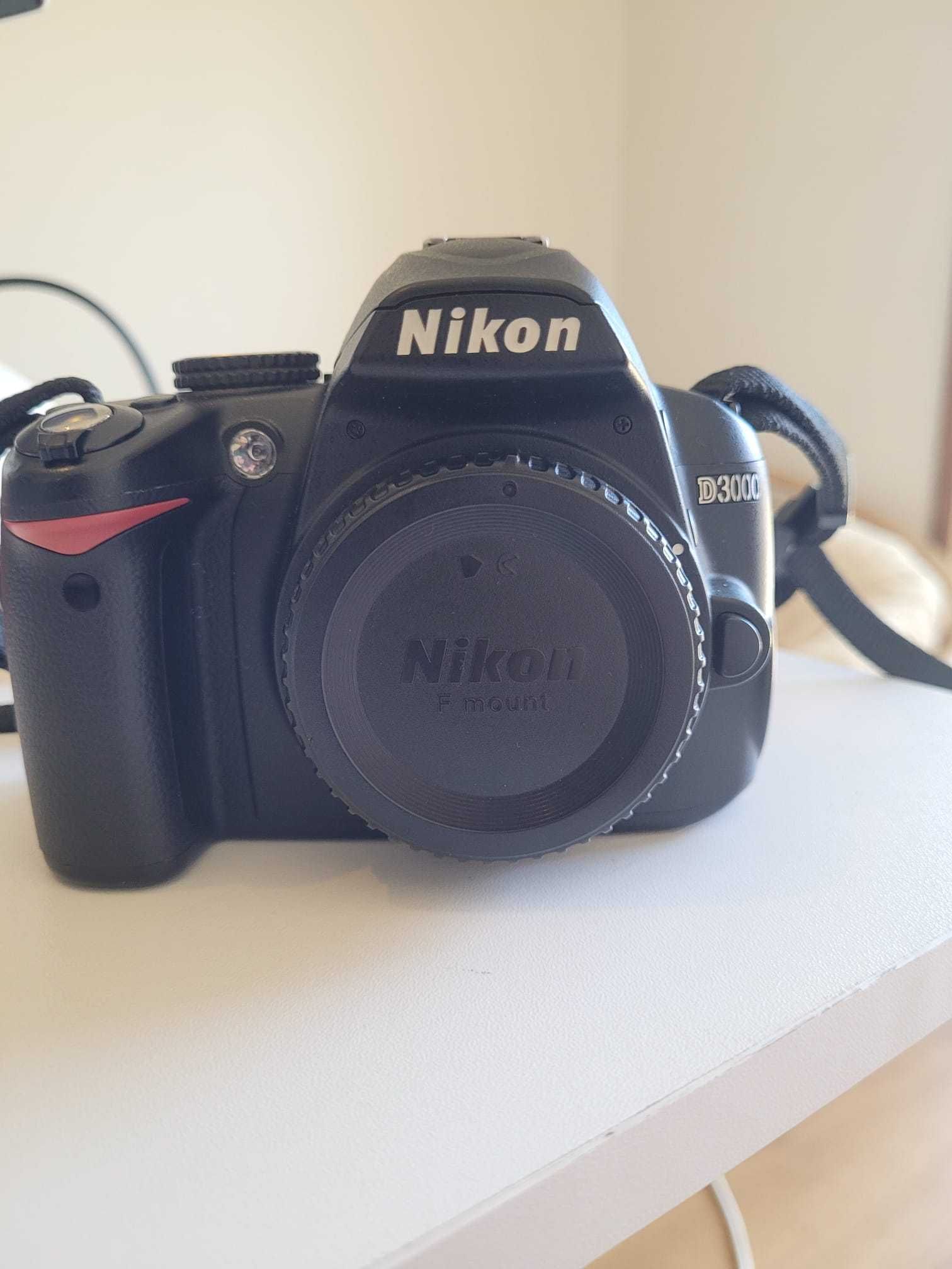 Nikon D3000 DSLR + Objetiva + Acessórios | Como Nova