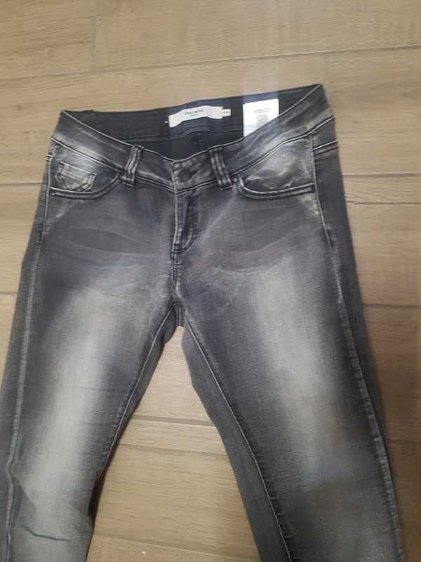 JEDYNE 8ZL Vero Moda spodnie jeansowe 28/34r.