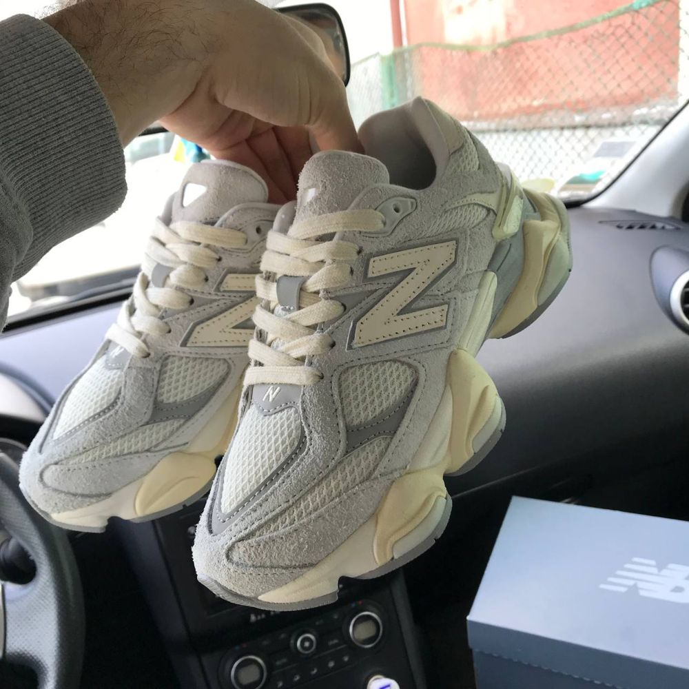 Жіночі кросівки нюбеланс білі New balance 9060 white cream замша