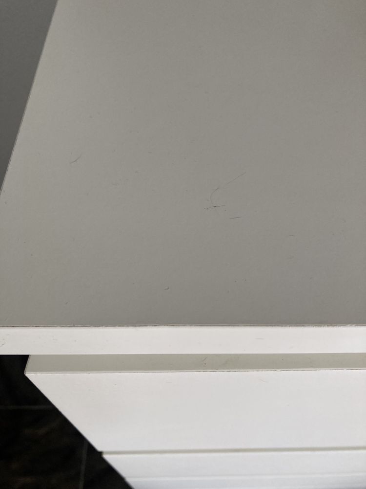 Cómoda Malm com 4 gavetas