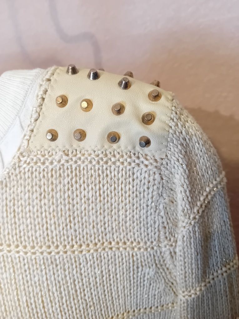 Sweter kremowy złote dżety