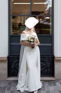 Весільна сукня молочного кольору (розмір S-M)
