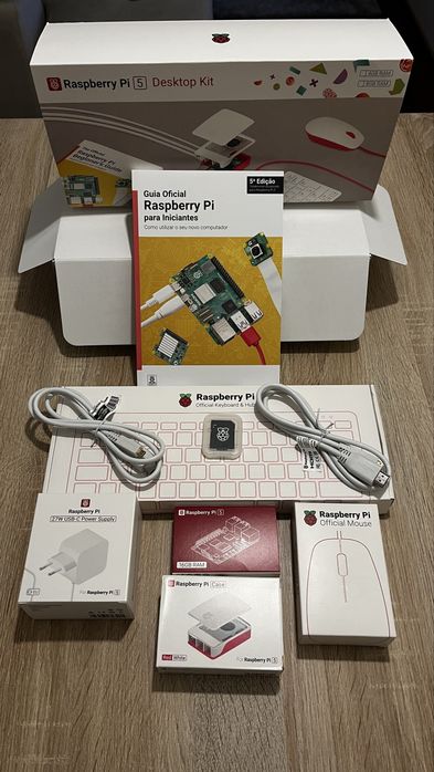 Raspberry Pi 5 Desktop Kit  c/ RPi5 16GB  (novo