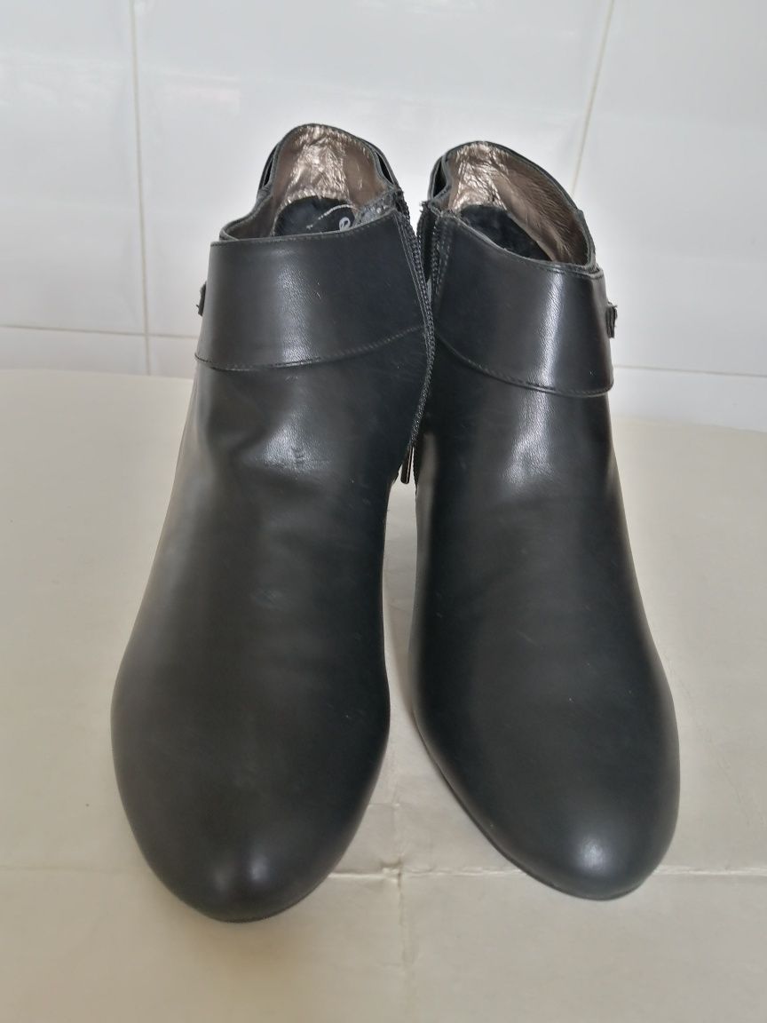 Продаю  женскую обувь  (туфли,ботинки) из натуральной кожи
