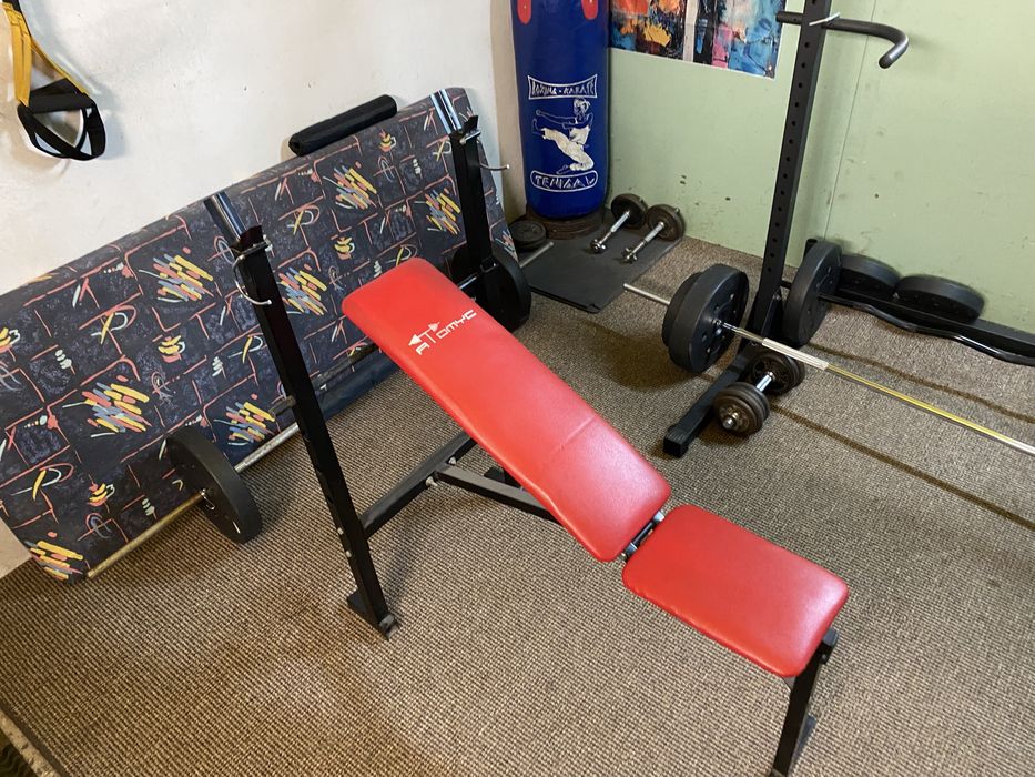 Ławeczka do wyciskania ze stojakami ławka regulowana