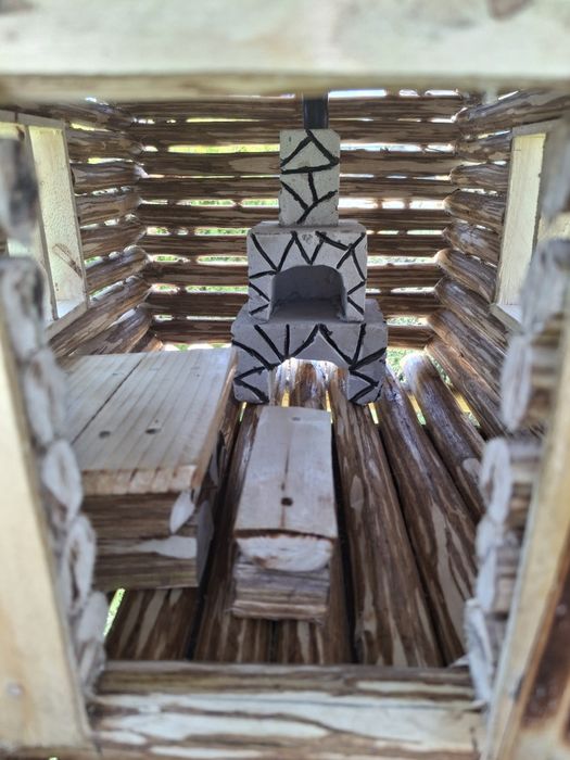 Хатинка декоративна з дерева.