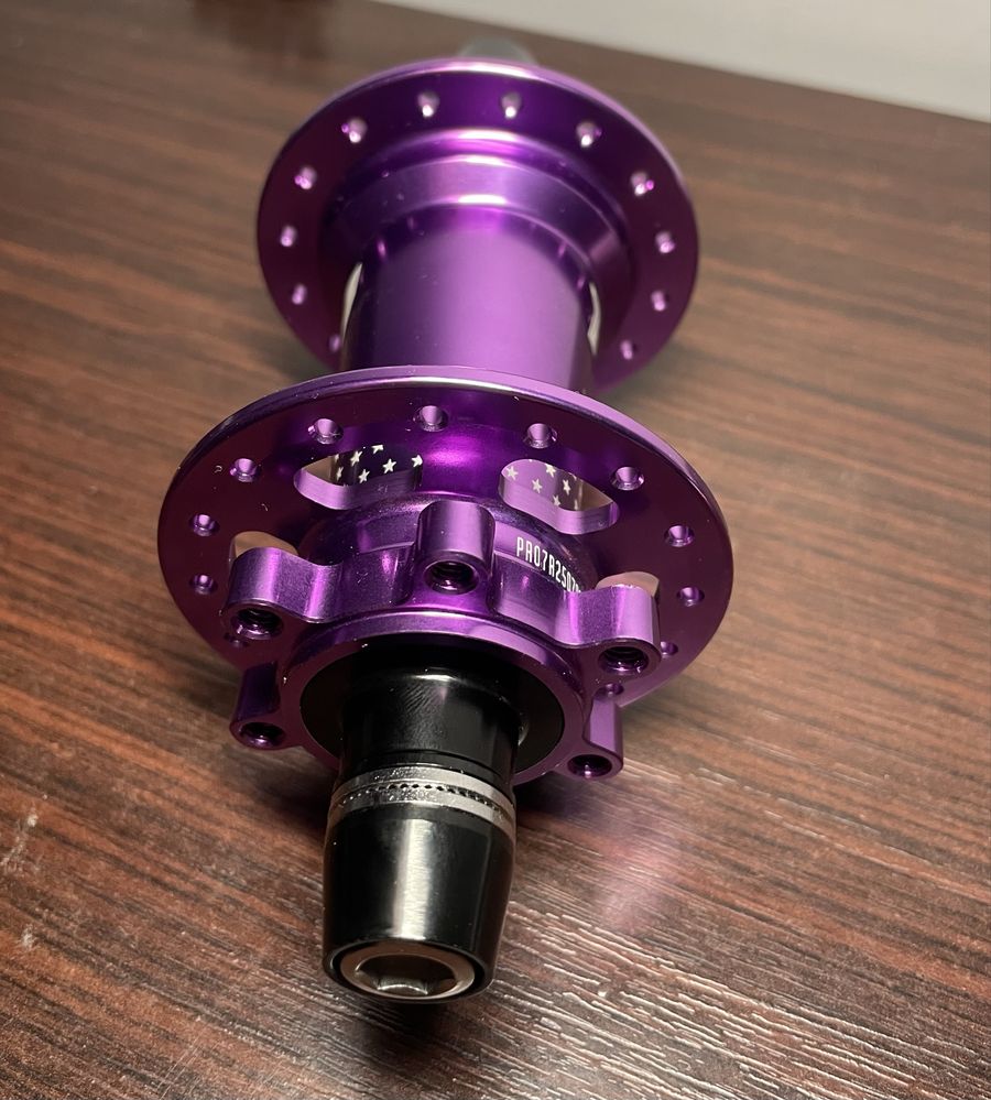 Piasta tylna hassns pro7 135x10 dirt dj street mtb fioletowa