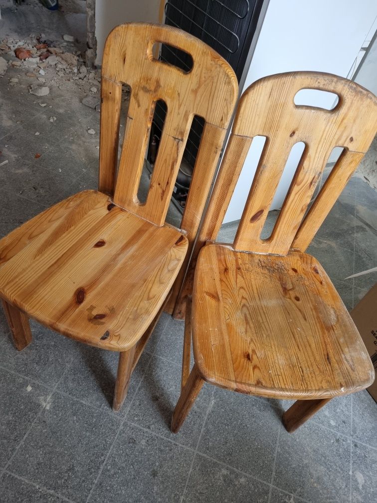 Dwa krzesła na działkę lub do odnowienia