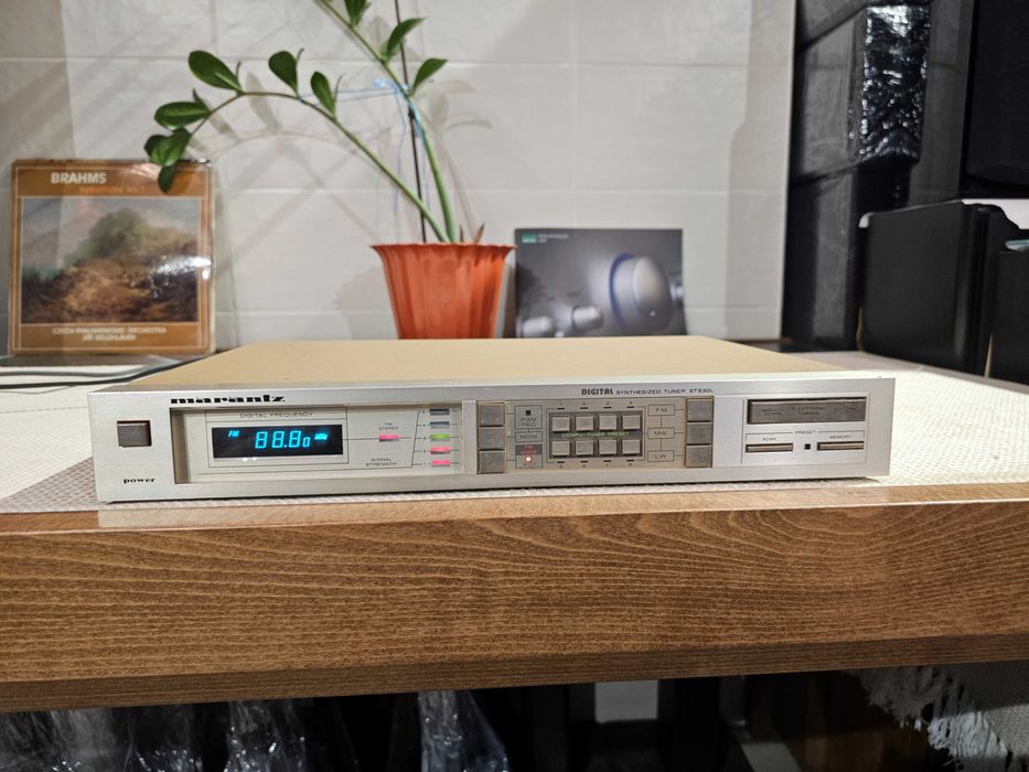 Тюнер Marantz ST530 AM/FM Stereo Tuner (1983-84)