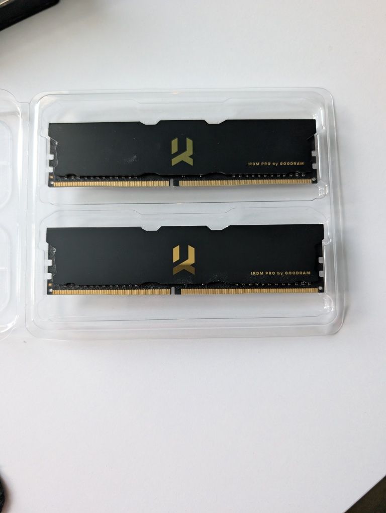 оперативна память IRDM PRO by GOODRAM ddr4 4000hz 16gb