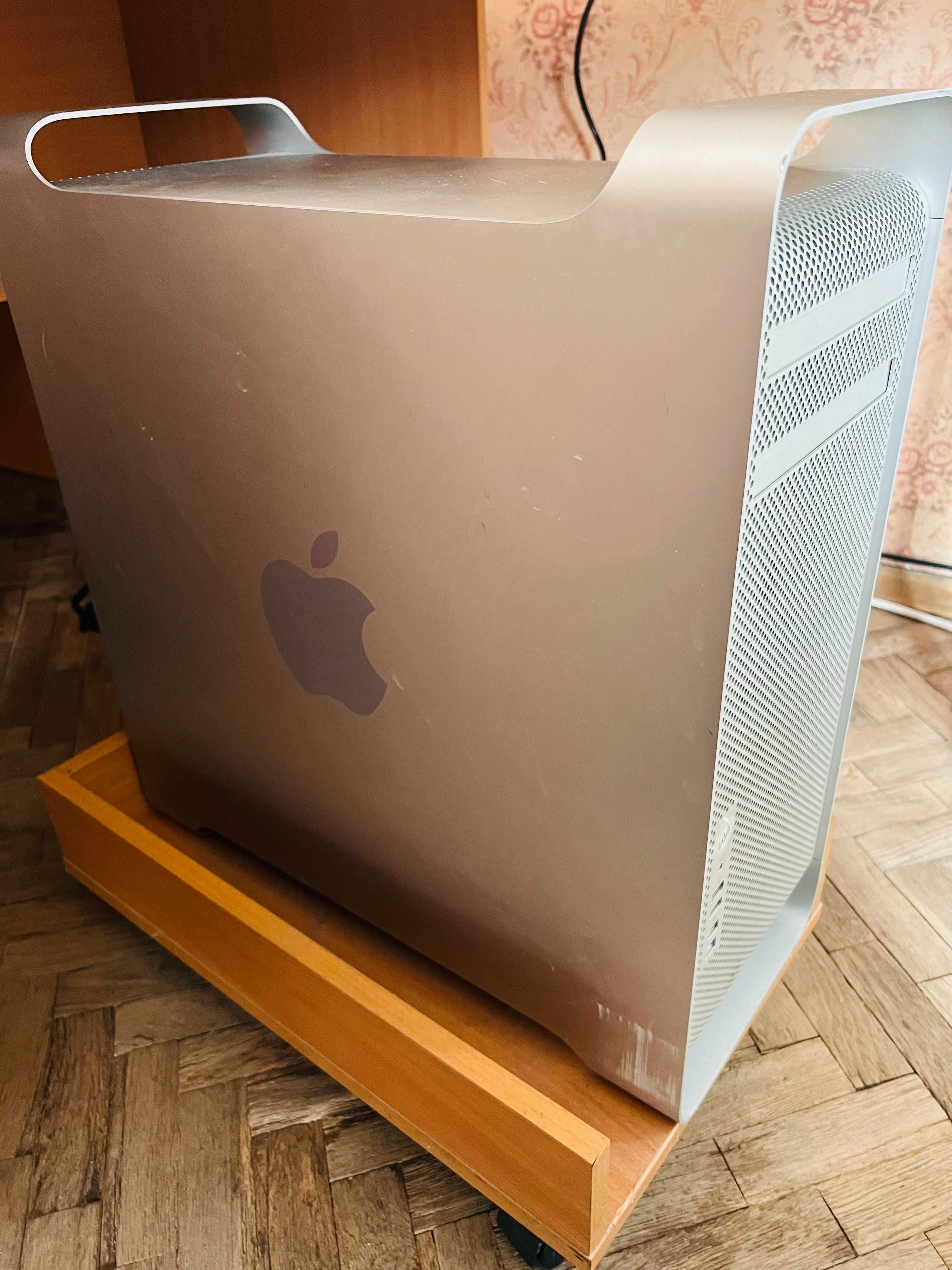 Продам Mac Pro на запчастини (+монітор Samsung +клавіатура)