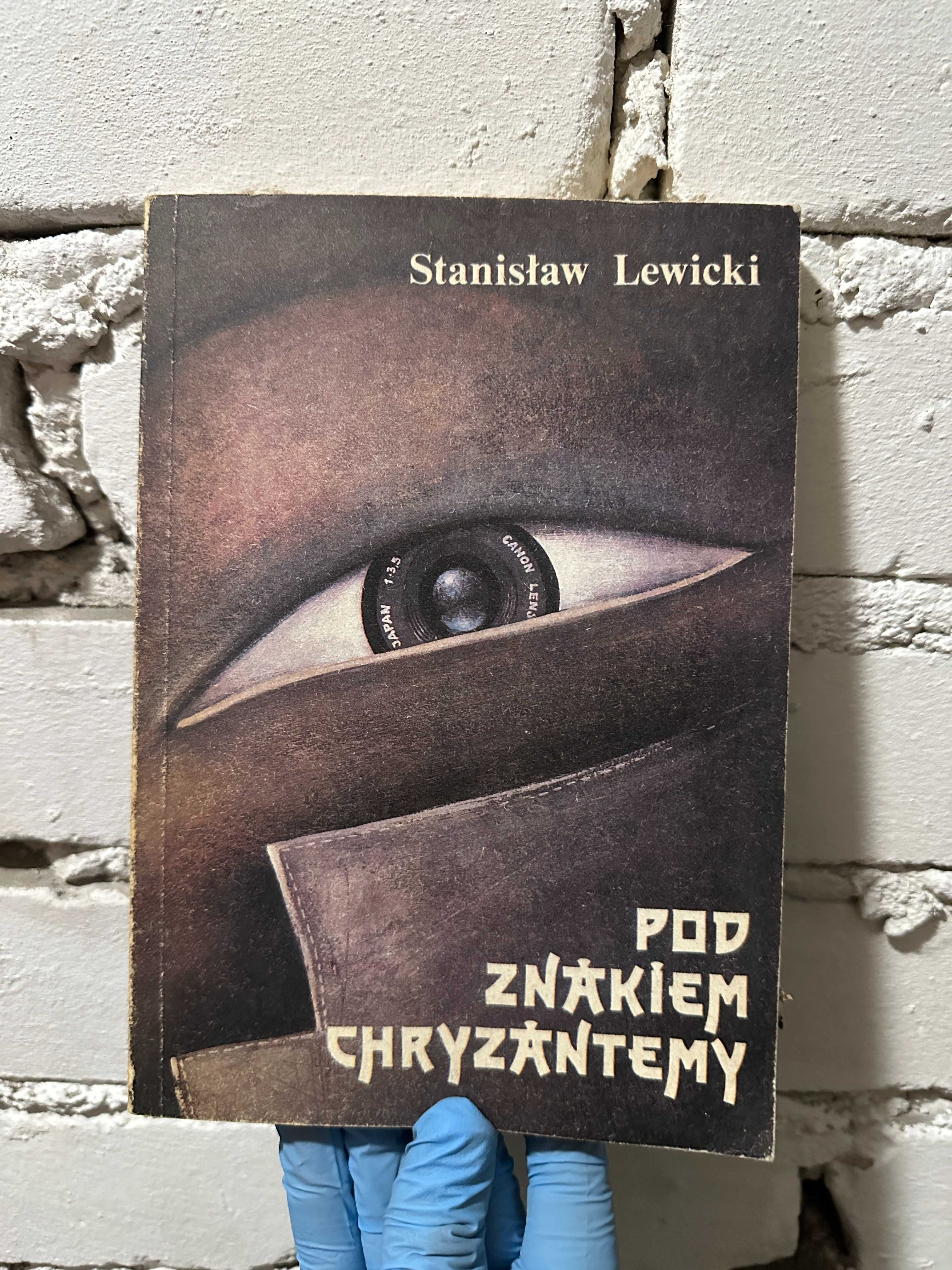 Książka. "Pod znakiem chryzantemy". Stanisław Lewicki. O Japonii.