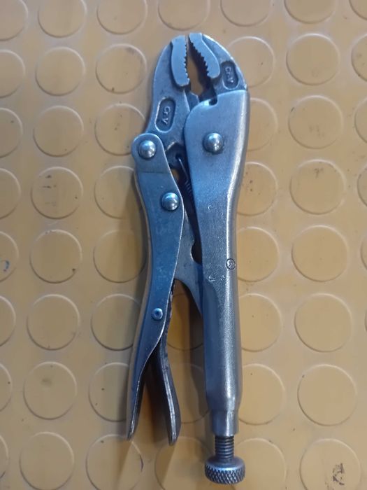 Alicate de pressão em cromo vanádio.  Qualidade