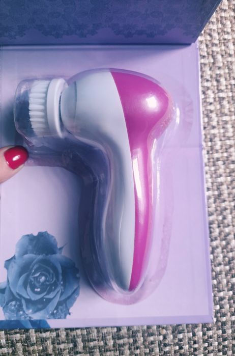 Новий Масажер-щіточка для щоденого очищеня обличчя