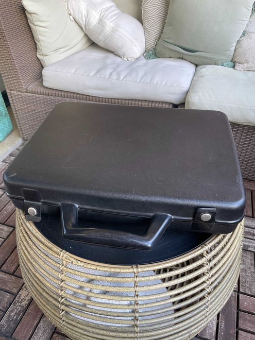 PASTA DE DOCUMENTOS RÍGIDA MODELO DIPLOMATA - DESIGN MODERNO