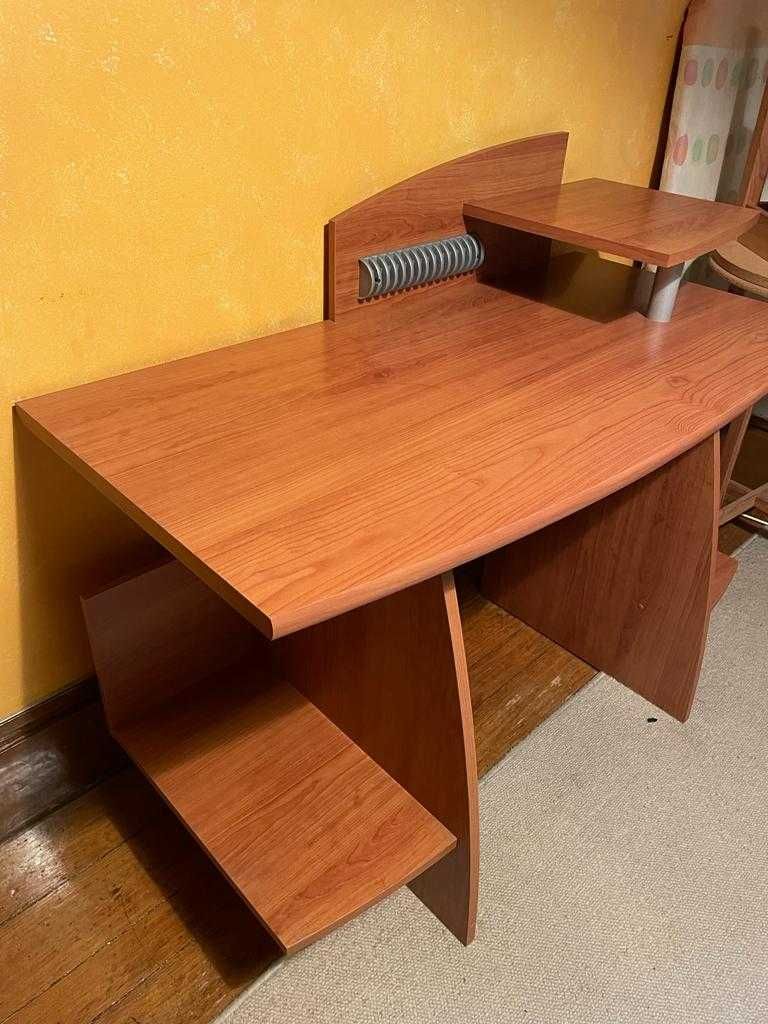 Secretária/mesa para computador