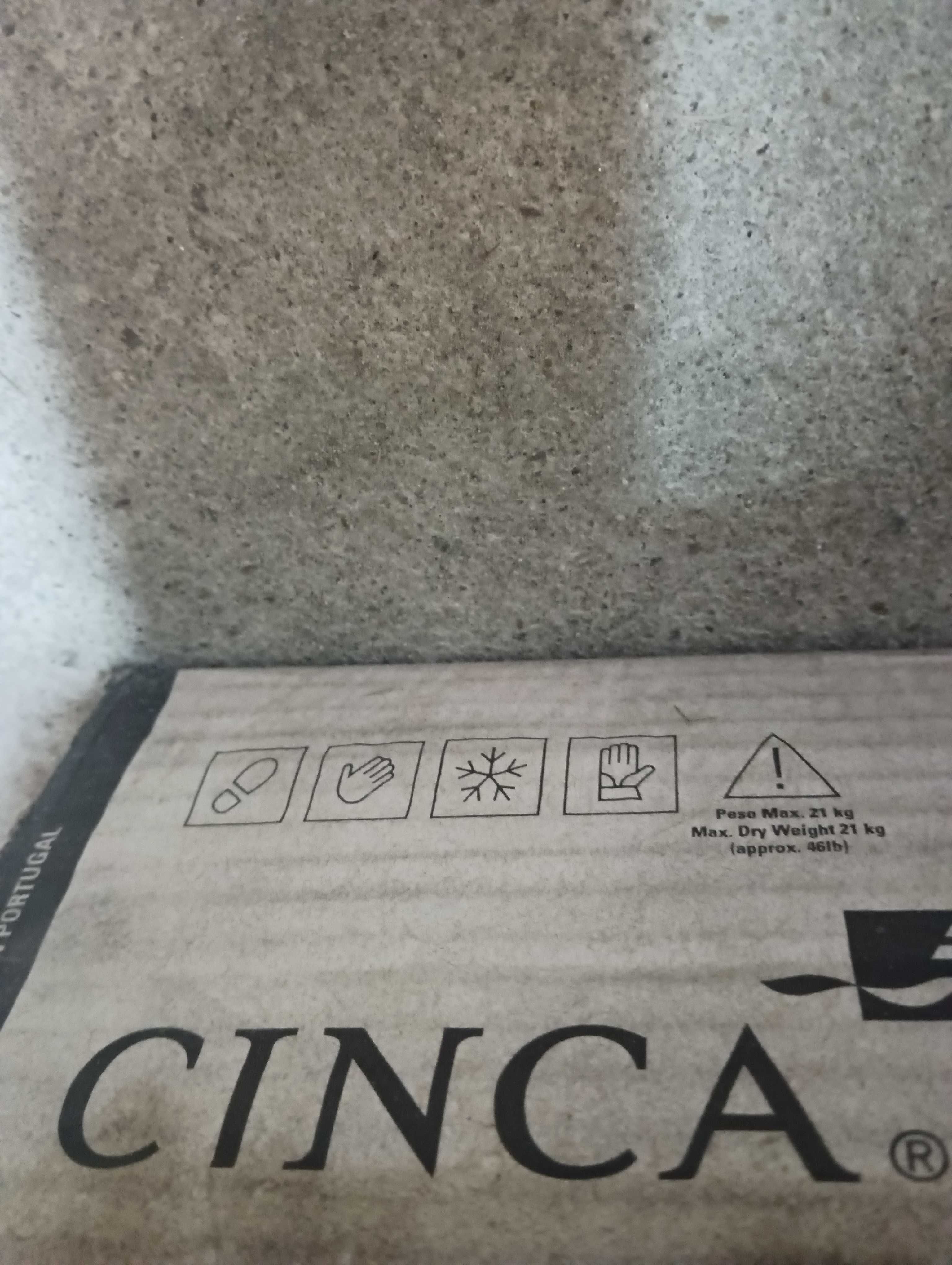 Pavimento de cor cinzento
