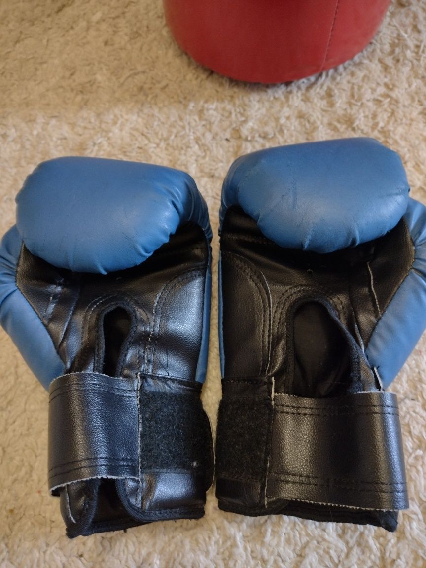 Боксерские перчатки и мешок, груша