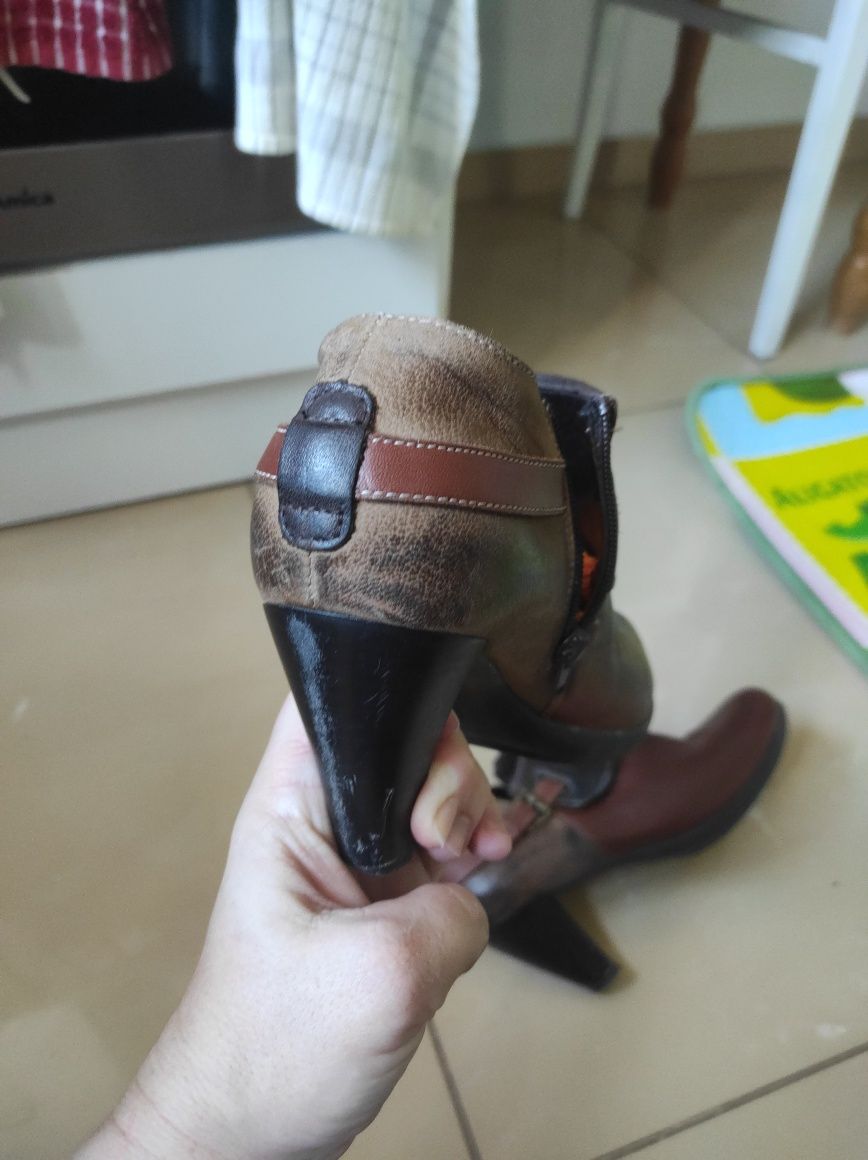 Botki brązowe r. 39