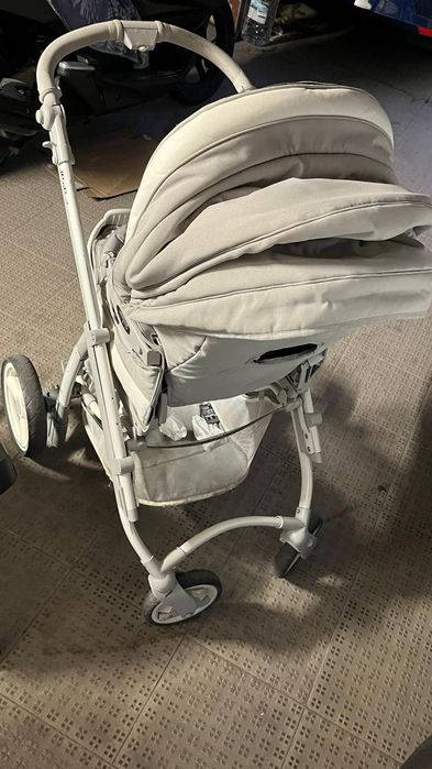 Carrinho de bebê completo e com exofix para o ovo