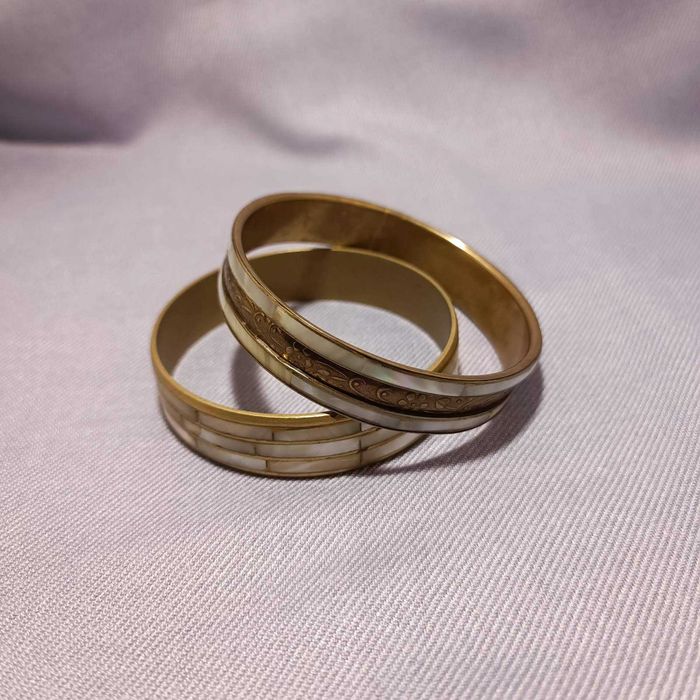 Браслети різні за дизайном та ціною