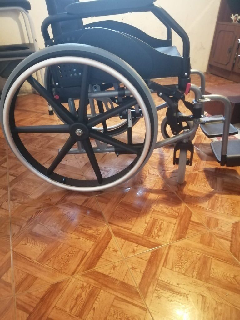 Cadeira de rodas como nova