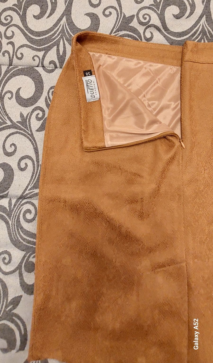 Saia cor castanha marca "Dueto"