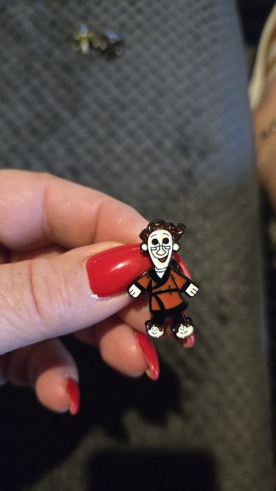 Przypinka pan w pizamie.