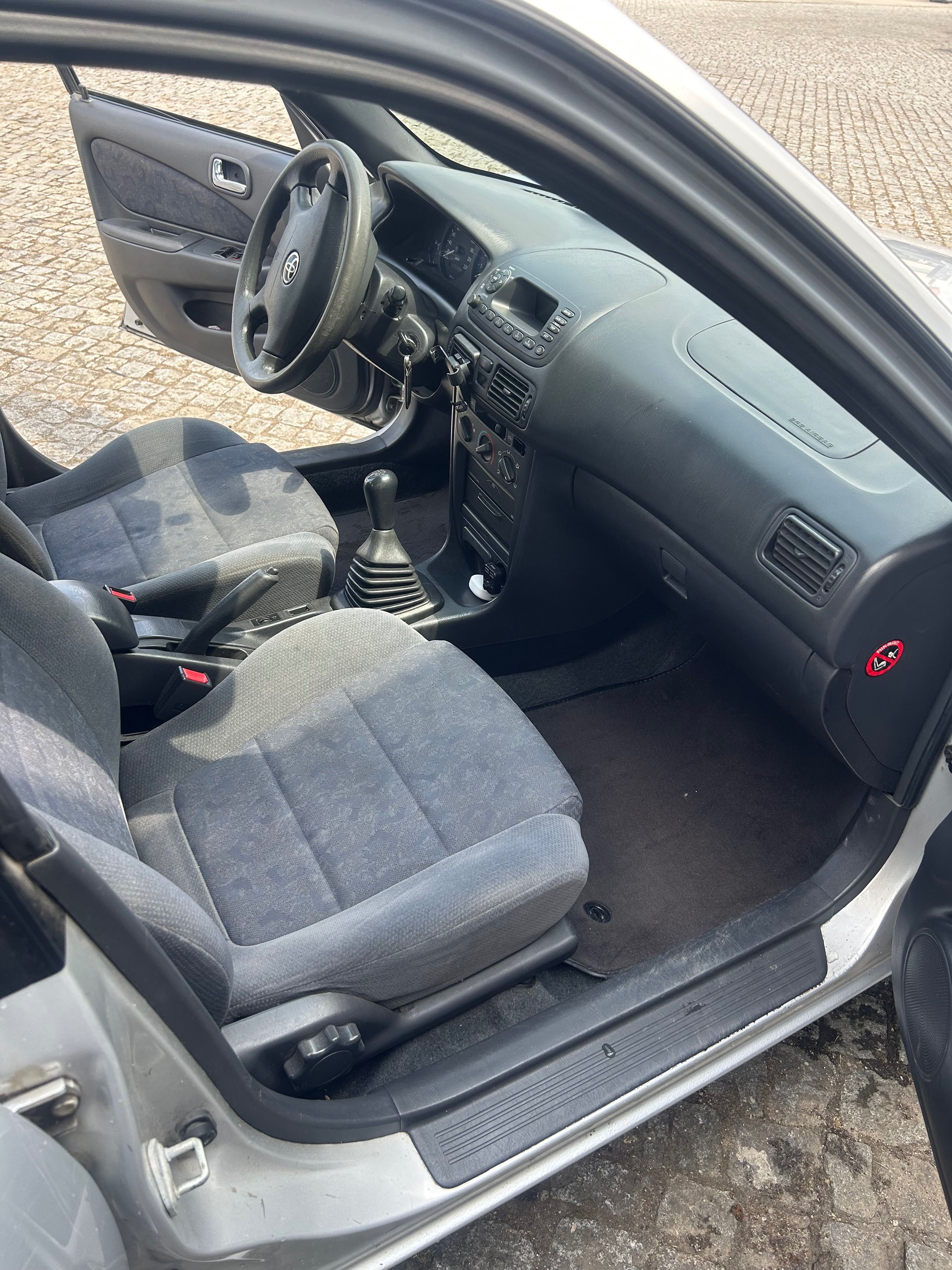 Toyota Corolla 1.4 gasolina.