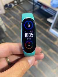 Продам фитнес-трекер Mi band 6