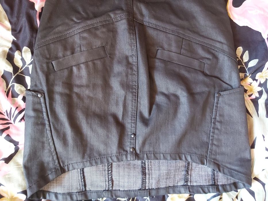 Spódniczka spódnica na szelkach woskowana czarna jeansowa r. 25 XS S